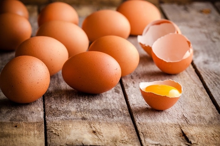 Hỗn hợp dưỡng chất từ cà chua và lòng đỏ trứng gà có tác dụng điều trị đối với da sạm đen và nhiều mụn