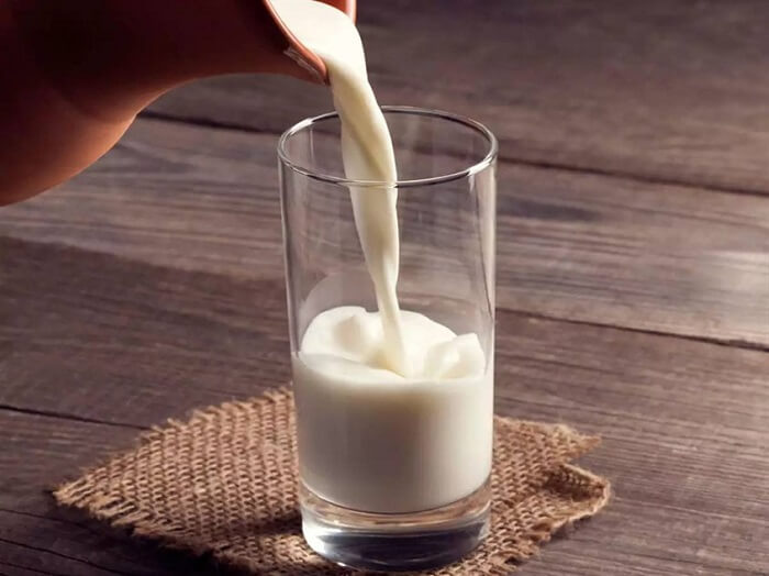 Sữa tươi là cách làm trắng da tay được áp dụng cực kỳ phổ biến
