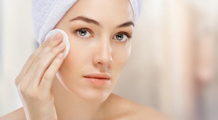 Không làm sạch da mặt kỹ lưỡng khiến các dưỡng chất không thể hấp thụ vào da để “kích” trắng