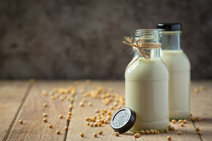 Sữa đậu nành nguyên chất có thể dùng để rửa mặt trực tiếp
