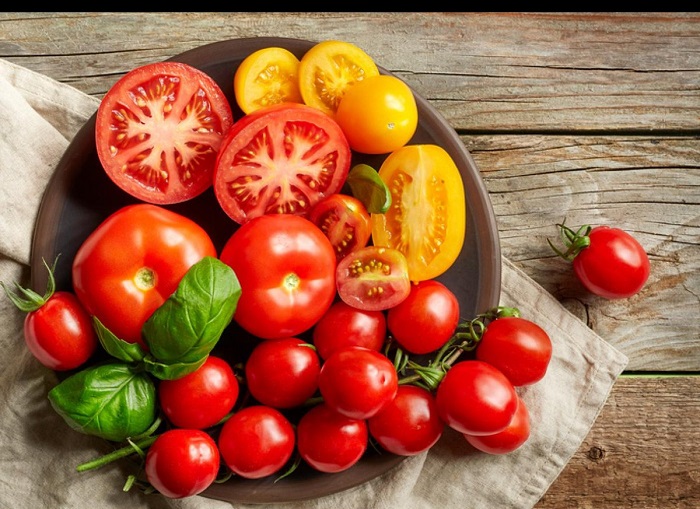 Cà chua góp mặt trong “menu ăn gì để trắng da” vừa tốt vừa rẻ