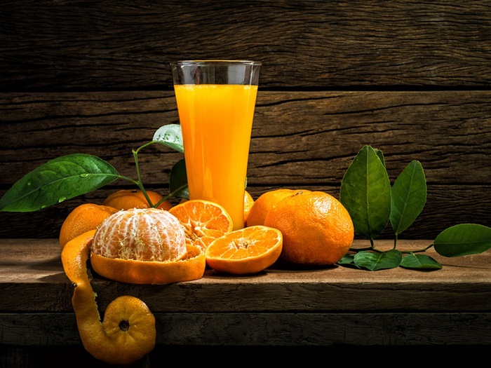 Vitamin C có trong các loại trái cây có múi có thể dưỡng da trắng sáng đều màu
