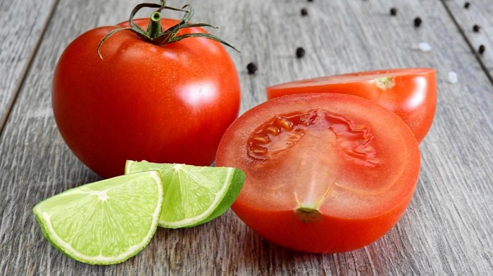 Hỗn hợp dưỡng trắng từ chanh và cà chua