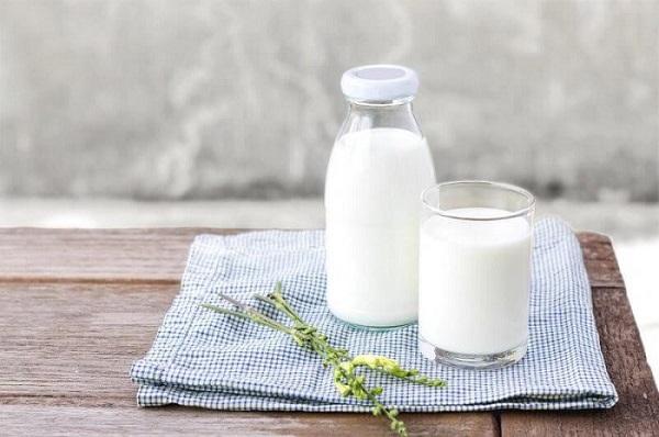 Sữa tươi vừa dưỡng trắng da tay cháy nắng, vừa giúp da mềm và mịn hơn