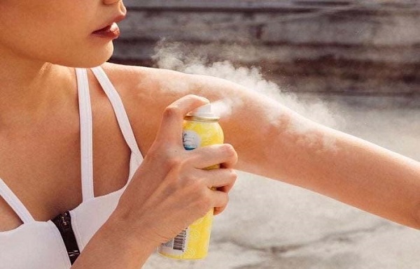 Tuyệt đối không quên việc bôi kem chống nắng hàng ngày cho cơ thể để bảo vệ da toàn diện giúp da trắng sáng hơn mỗi ngày