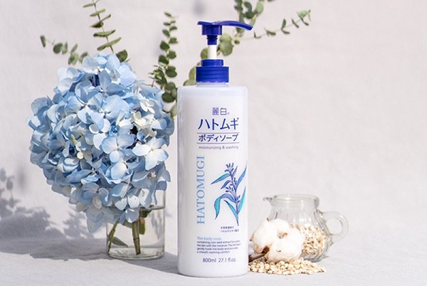 Hatomugi Moisturizing Washing là sữa tắm dưỡng trắng từ lúa mạch giúp dưỡng ẩm và nâng tone da sáng mịn