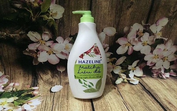Sữa tắm trắng da Hazeline Matcha lựu đỏ có bảng thành phần lành tính giúp dưỡng sáng và cấp ẩm dịu nhẹ cho da