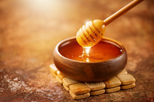 Mặt nạ từ mật ong rất hiệu quả trong việc khắc phục da khô bong tróc nhờ khả năng dưỡng ẩm tốt và độ lành tính của nguyên liệu này
