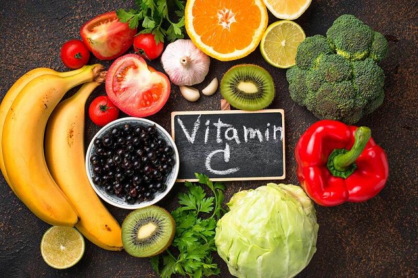 Vitamin C được xem là hoạt chất chống lão hóa da mạnh nhất, được tìm thấy trong nhiều loại trái cây và rau củ quả mà chúng ta sử dụng hàng ngày