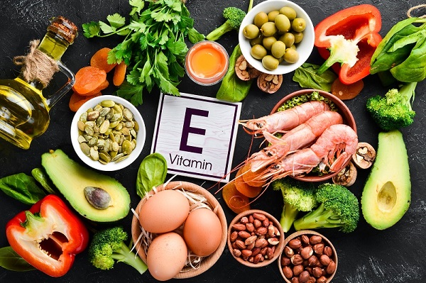 Hoạt chất vitamin E có công dụng chống oxy hóa và trung hòa các gốc tự do để bảo vệ màng tế bào khỏi hư hại